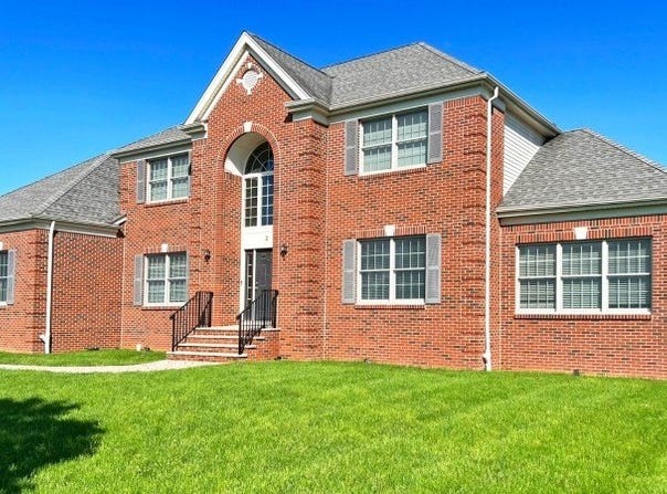 2 Murphy Dr, Hillsborough Twp., NJ 08844-1546