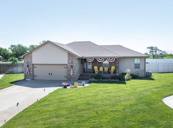 11 Savannah Dr, South Hutchinson, KS 67505