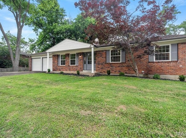 1066 Toreador Drive, Chesterfield, MO 63141