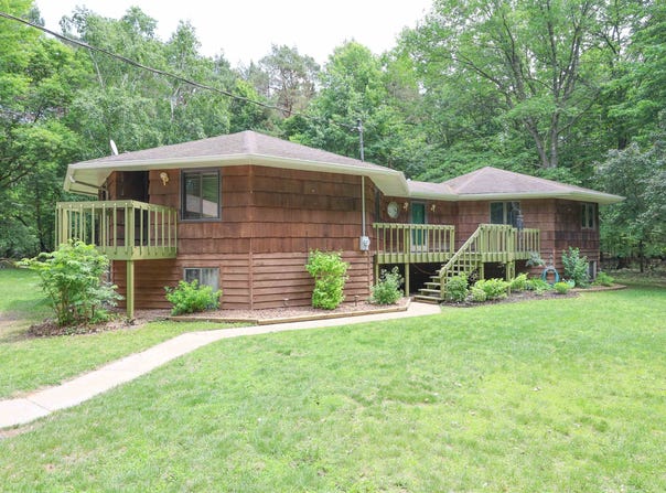 3421 SPUR Lane, SUAMICO, WI 54313