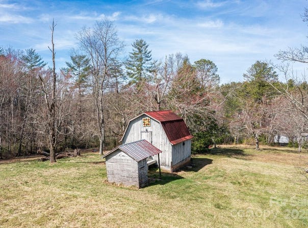 14 Woods Road, Fairview, NC 28730