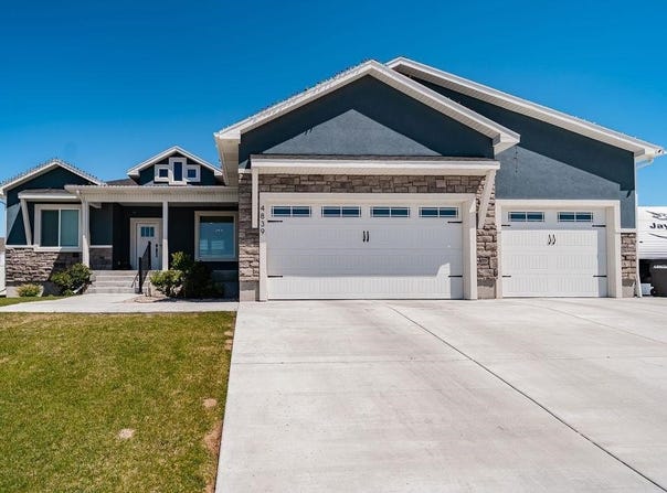 4839 Luxor Dr, Ammon, ID 83401