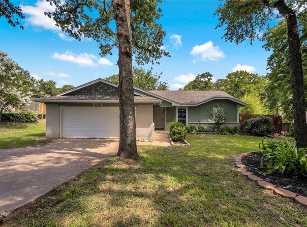 313 High Crest Drive, Azle, TX 76020