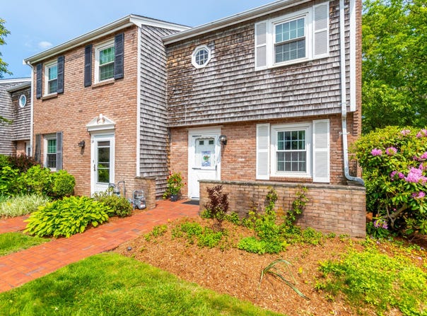 66 Captain Cook Lane, Hyannis, MA 02601