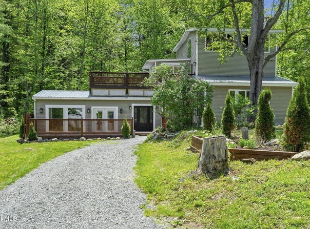 7644 State Route, Nassau, NY 12018