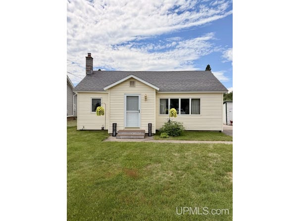 975 Cottage Street, Ishpeming, MI 49849