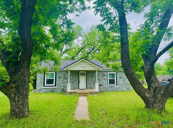 706 Golf Course Road, Gatesville, TX 76528