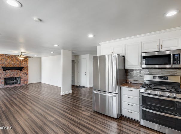1930 W VOLTAIRE Avenue, Phoenix, AZ 85029