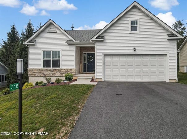 318 Golden Oaks Drive, White Haven, PA 18661
