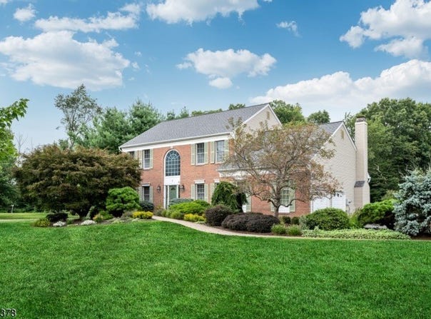 2 Fells Ln, Mount Olive Twp., NJ 07836-4411
