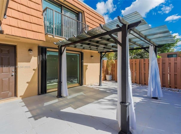 2551 Camelot Ct, Cooper City, FL 33026