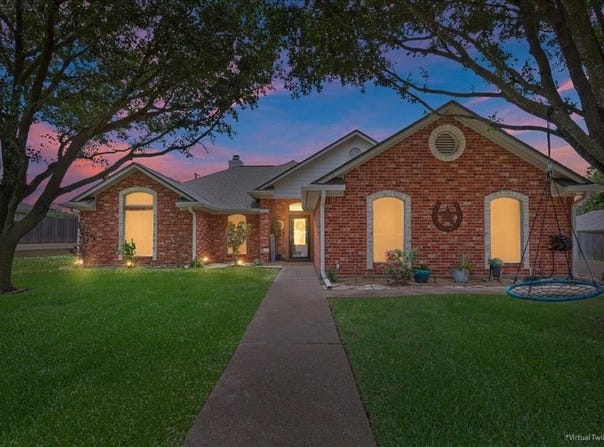 433 Oakberry Drive, Hewitt, TX 76643