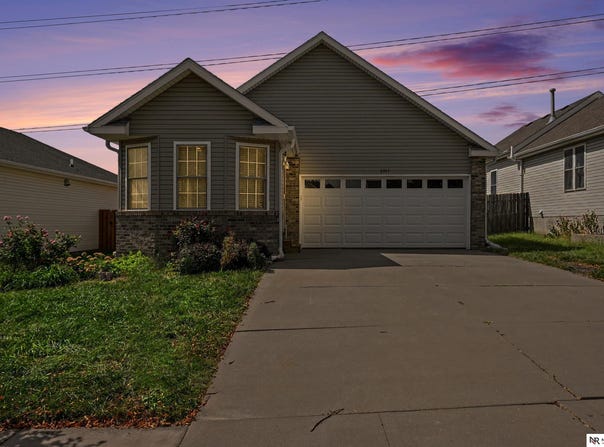 6945 Whitewater Lane, Lincoln, NE 68521