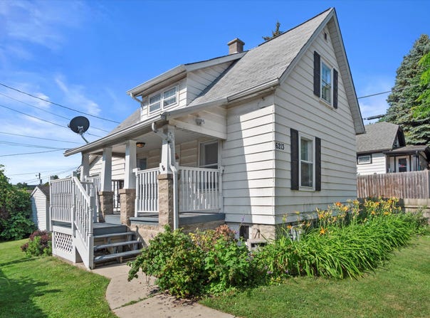 6213 W Dixon St, Milwaukee, WI 53214
