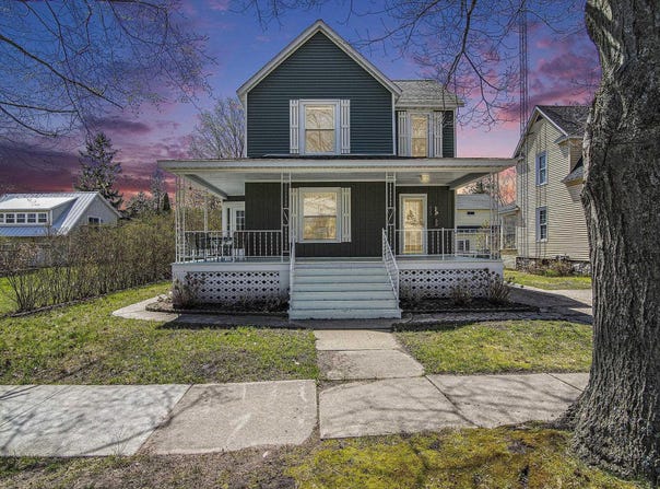 622 Leelanau Avenue, Frankfort, MI 49635