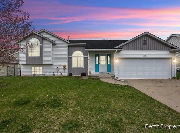 639 Sunset Hills Drive, Middleville, MI 49333