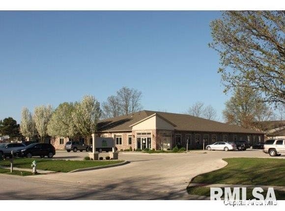 3243 MEADOWBROOK Avenue, Springfield, IL 62711