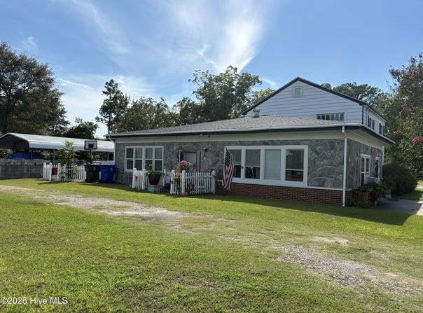 2100 S Lakeview Drive, Newport, NC 28570