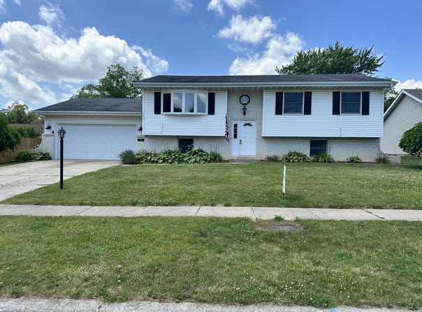 319 Tulip Lane, Lowell, IN 46356