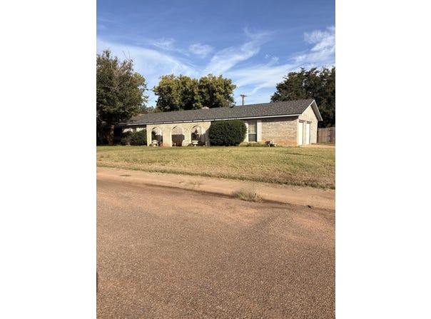 1813 E Reppto Street, Brownfield, TX 79316