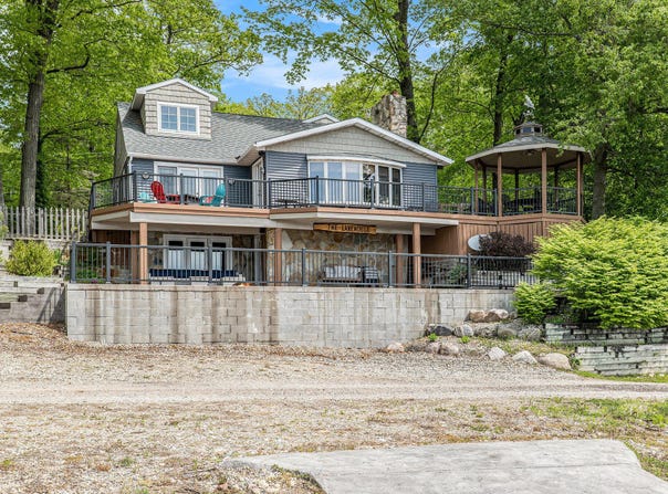 261 Midway Walk, Six Lakes, MI 48886