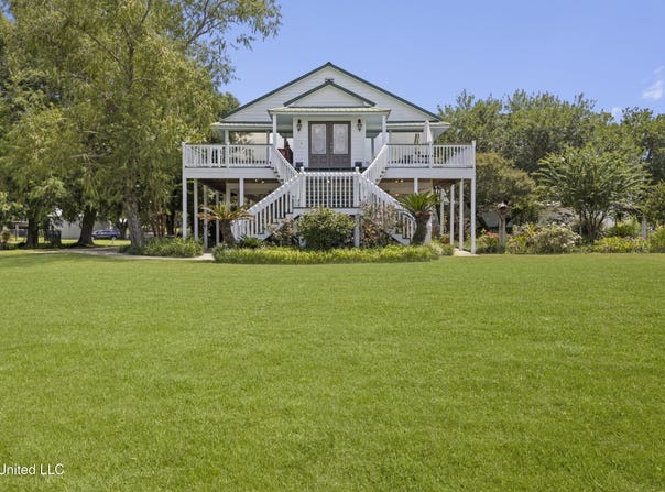 1099 Campbell Drive, Biloxi, MS 39532