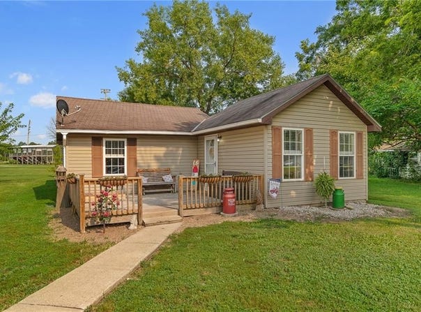 702 N Locust Street, Urich, MO 64788