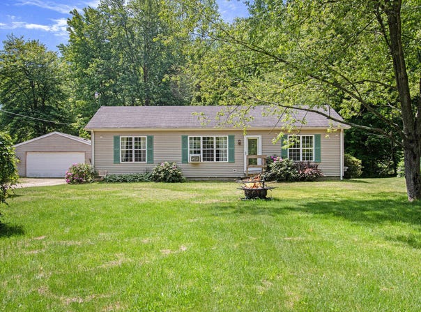 1417 Greenhouse Road, Bangor, MI 49013