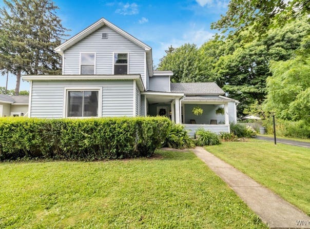 584 Oakwood Avenue, Aurora, NY 14052