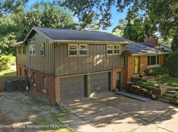 2329 Cumberland Road, Lansing, MI 48906