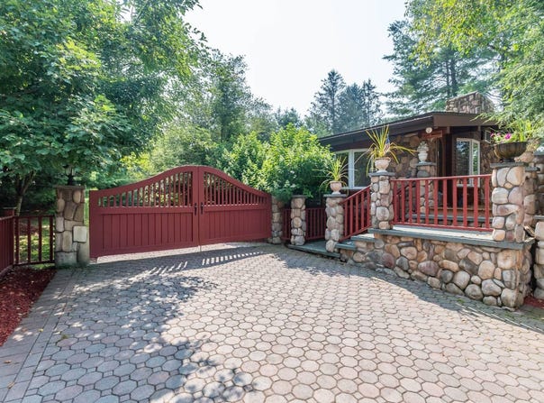 12 Donenfeld Dr,, Kauneonga Lake, NY 12783
