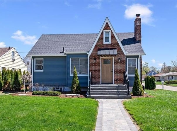 27500 Jefferson Avenue, St. Clair Shores, MI 48081