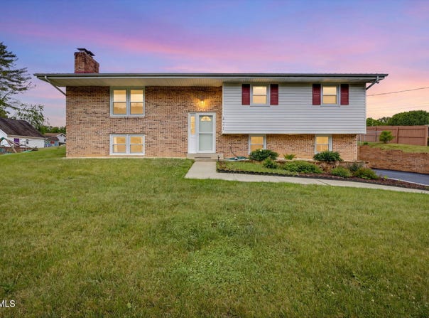 421 Mount Area Drive, Bristol, TN 37620