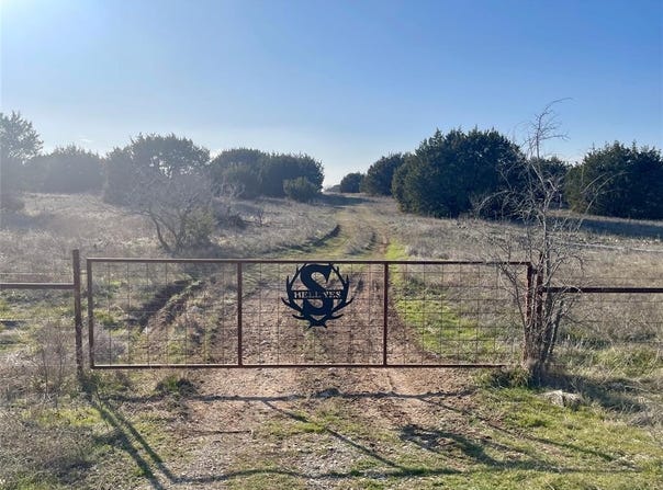 150 Mountain Dr, Graford, TX 76449