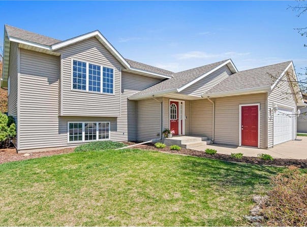 125 Cedar Drive S, Lester Prairie, MN 55354