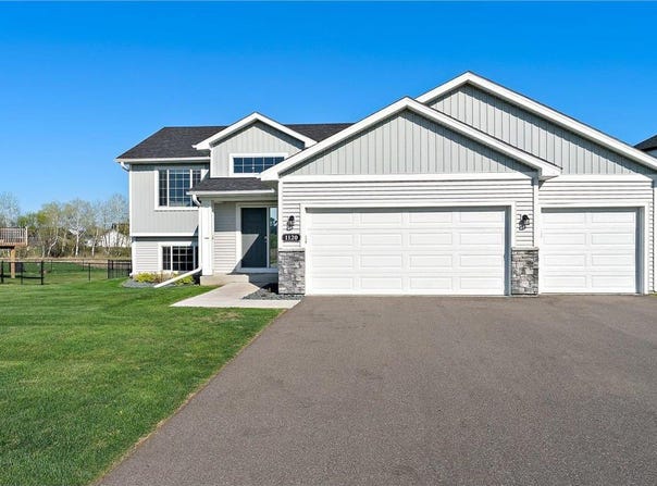 1120 7th Avenue NE, Isanti, MN 55040