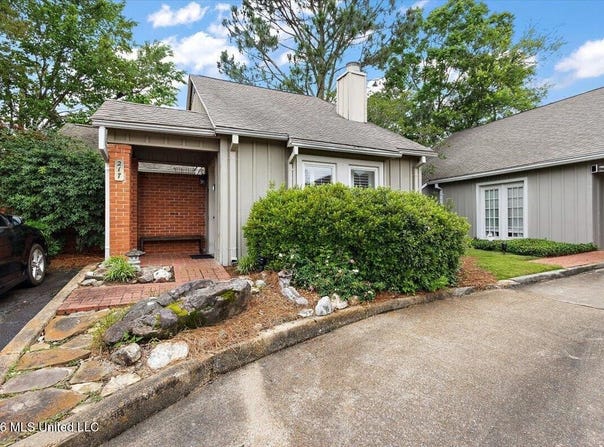 217 River Place 2, Jackson, MS 39211