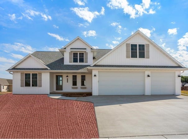 W5853 ROUNDSTONE Place, MENASHA, WI 54952