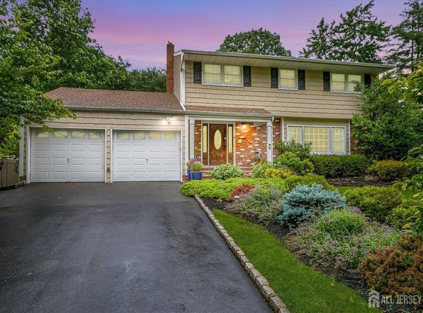 10 Dellview Drive, Edison, NJ 08820