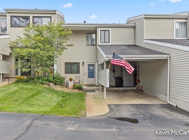 6247 Acropolis Drive SE, Grand Rapids, MI 49546