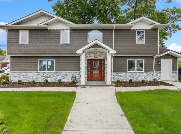 135 Park Boulevard, Massapequa Park, NY 11762
