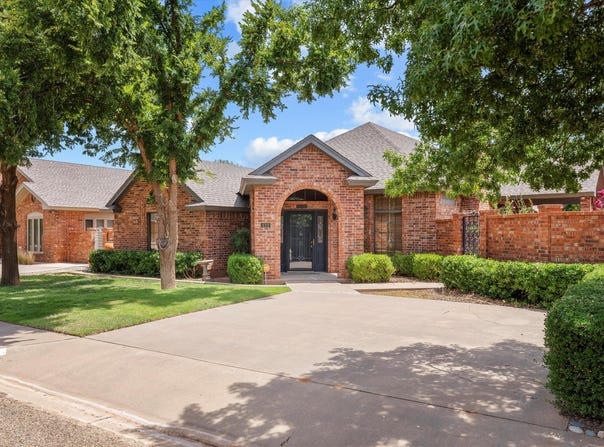 131 Aransas Avenue, Levelland, TX 79336
