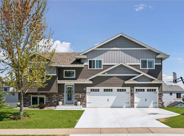 906 Bellaire Boulevard NW, Isanti, MN 55040
