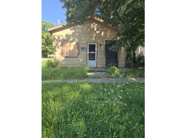 1301 N Rogers Avenue, Springfield, MO 65802