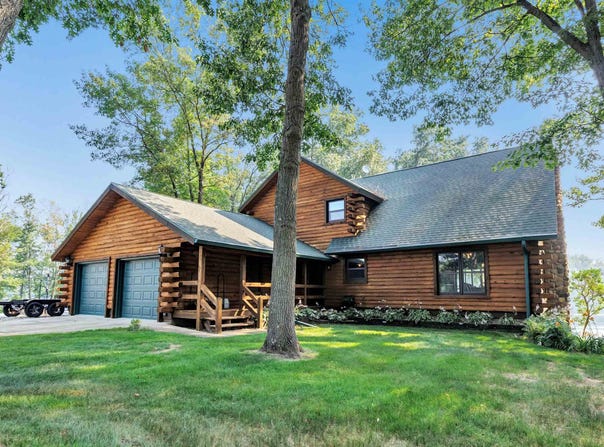 N1575 SILVER CANOE Road, KESHENA, WI 54135-9576