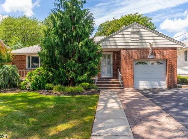 878 Madison Ave, Rahway City, NJ 07065-1702