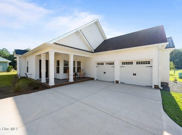 23 Paddington Way, Trent Woods, NC 28562