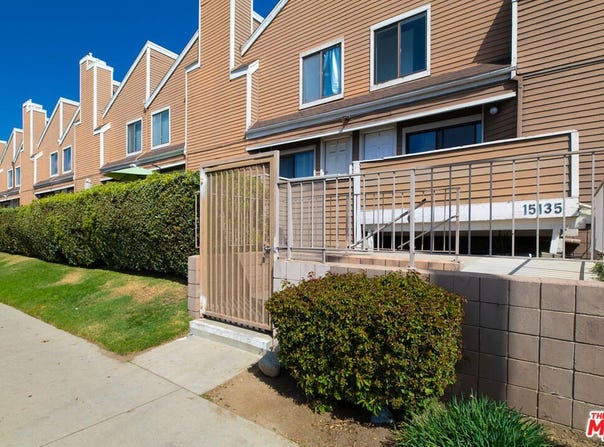 15135 Nordhoff St, North Hills, CA 91343