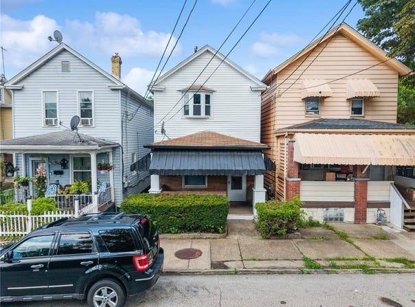 17 S 13th St, Jeannette, PA 15644