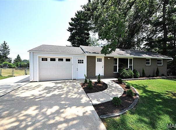 31 E Meadow Lane, Ellisville, MO 63021